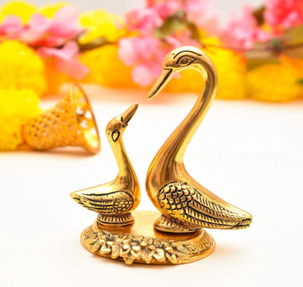 Metal Kissing Duck Showpiece for Home and Office Decor Decor- Decorative Items for Home, Antique Home Decor (6 Inches)